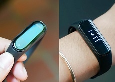 So sánh Mi Band 4 với Galaxy Fit e: Thiết bị nào đáng mua hơn?