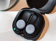 Thật như đùa, tai nghe không dây Google Pixel Buds có tính năng dịch tới 40 thứ tiếng!​