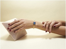 Vòng đeo thông minh Aries mạ vàng 18K dành cho phái đẹp