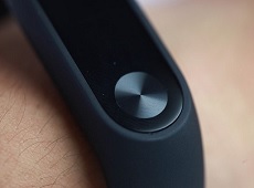 Thiết bị đeo nào là đối thủ của Xiaomi Mi Band 2?