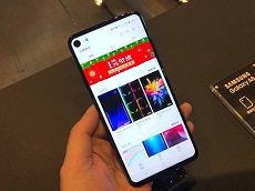 Trên tay Galaxy A8s: Thiết kế màn hình Infinity-O cùng hệ thống 3 camera sau và cảm biến vân tay mặt lưng