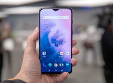 Trên tay OnePlus 7: Bản nâng cấp “nhẹ nhàng” của thiết bị tiền nhiệm không camera selfie pop-up