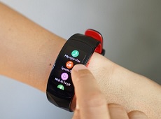 Trên tay Gear Fit 2 Pro - vòng đeo thông minh đến từ Samsung