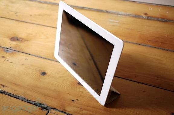 Smart Cover là phụ kiện bảo vệ màn hình cho iPad 2 khá độc đáo